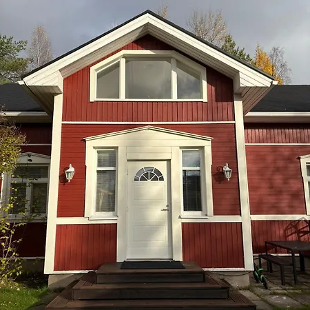 Spacious And Cozy Family-friendly Wooden House *