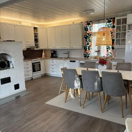 Spacious And Cozy Family-friendly Wooden House Villa Rovaniemi