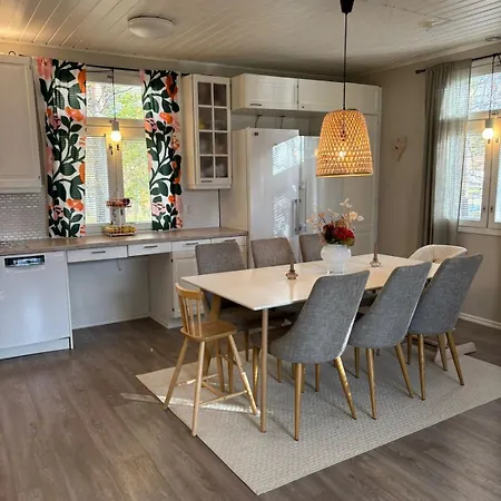 Villa Spacious And Cozy Family-friendly Wooden House