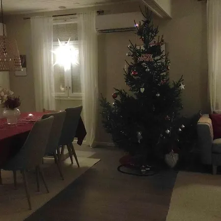 Villa Spacious And Cozy Family-friendly Wooden House