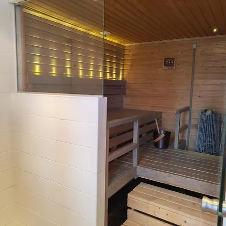 Spacious And Cozy Family-friendly Wooden House Willa