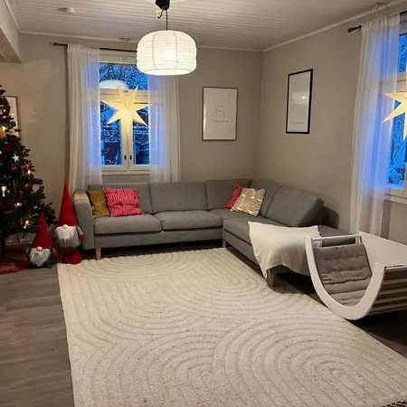 Spacious And Cozy Family-friendly Wooden House *